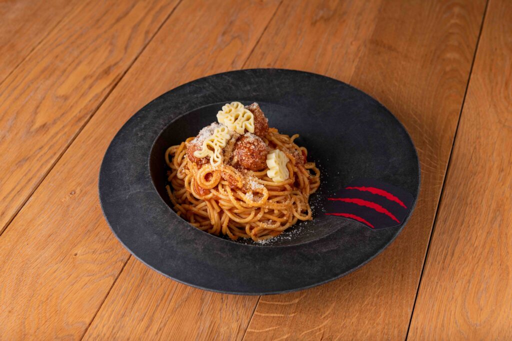 獣脚類のミートボールパスタ